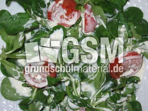 Feldsalat mit Dressing.JPG